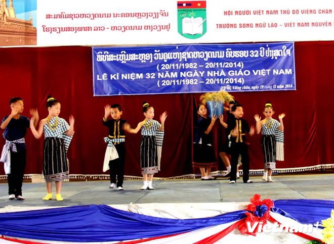 Vietnamese Teacher s Day marked in Laos